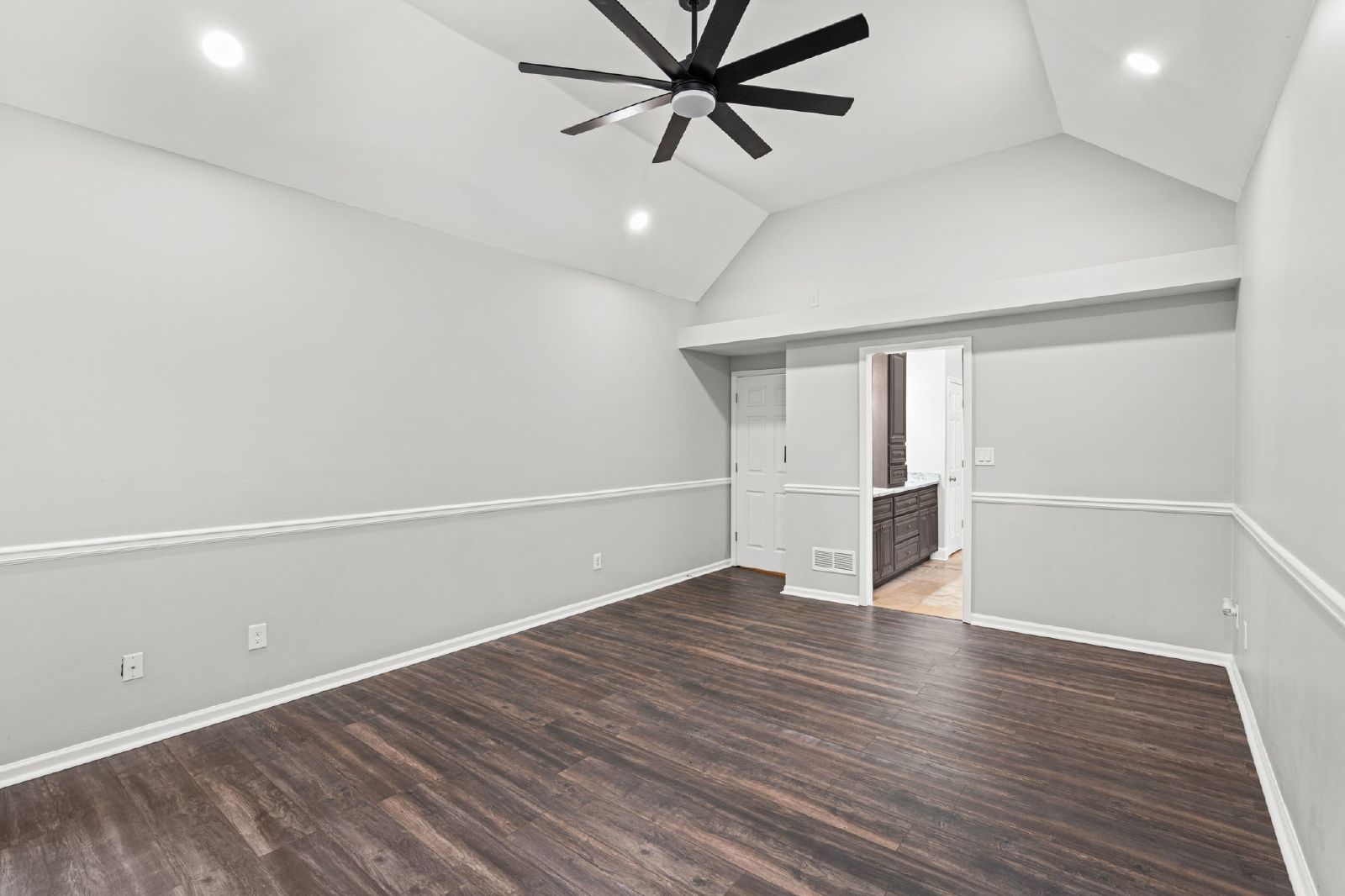 Gorgeous, Renovated 6BR Home property image