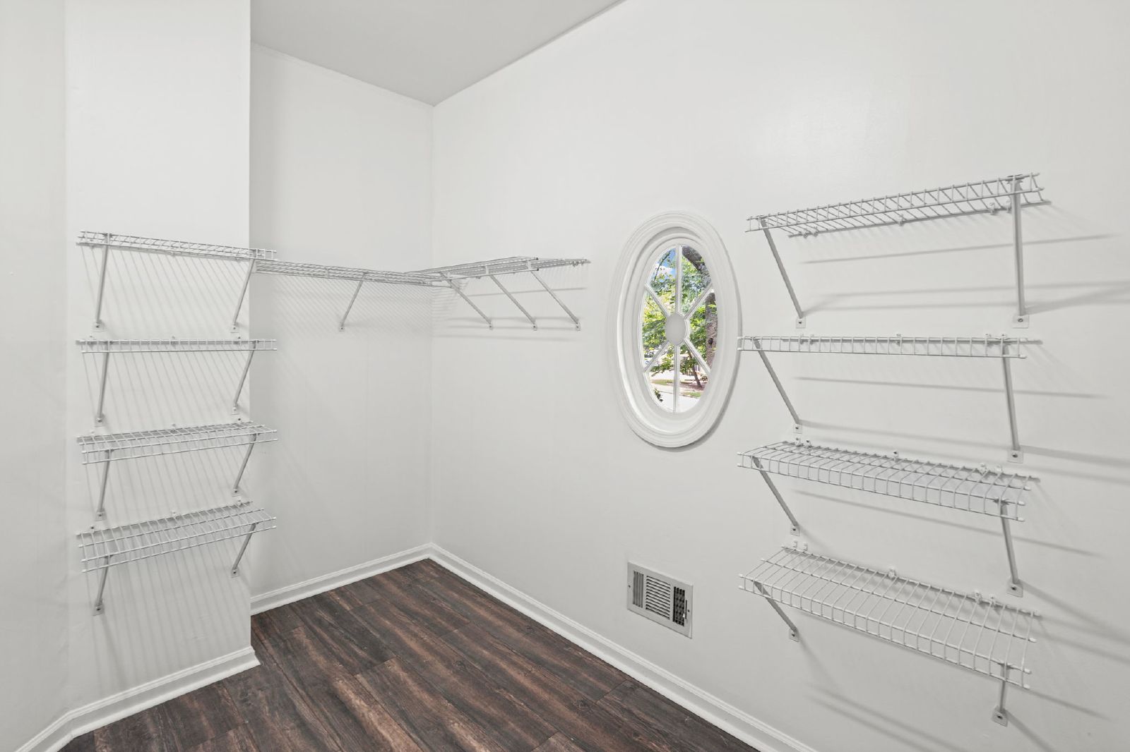 Gorgeous, Renovated 6BR Home property image
