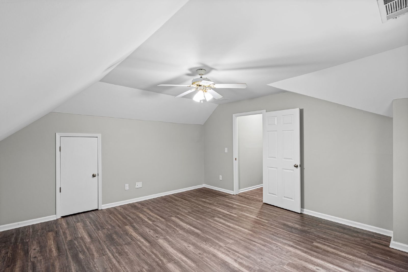 Gorgeous, Renovated 6BR Home property image